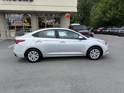 Used 2021 Hyundai Accent SE image 8