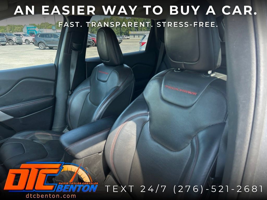 Used 2018 Jeep Cherokee Trailhawk w/ Quick Order Package 25L AWD/4WD image 6