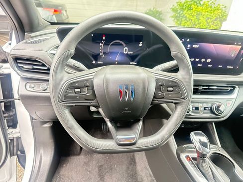 Used 2025 Buick Envista Preferred image 28