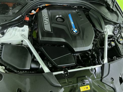 Used 2019 BMW 530e xDrive w/ Convenience Package AWD/4WD image 32