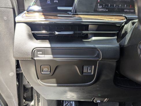 Used 2022 Cadillac Escalade Luxury w/ LPO, Floor Liner Package RWD image 17