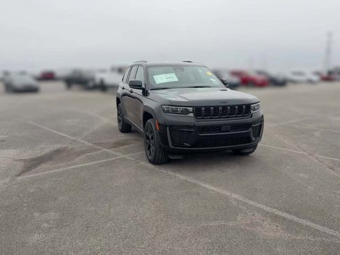 New 2026 Jeep Grand Cherokee Altitude image 17