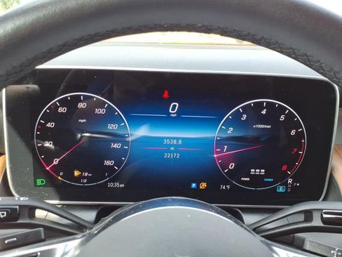 Used 2025 Mercedes-Benz GLC 300 4MATIC image 26