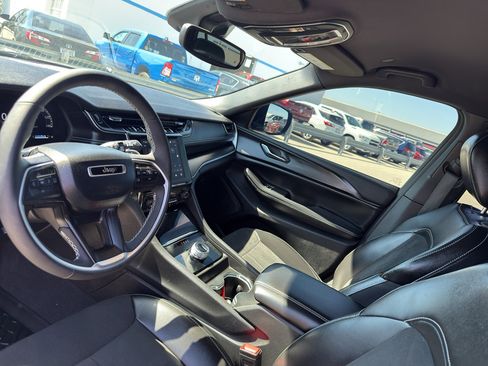 Used 2024 Jeep Grand Cherokee Altitude AWD/4WD image 24