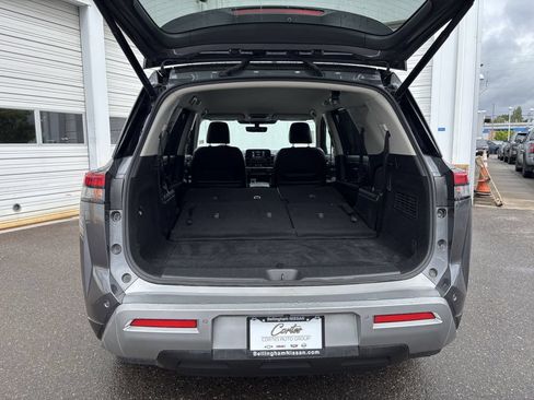 Used 2025 Nissan Pathfinder SL AWD/4WD image 28