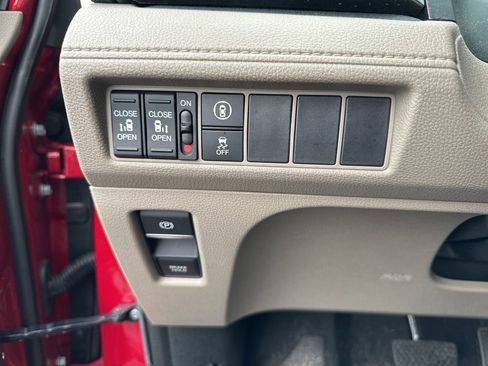 Used 2024 Honda Odyssey EX image 19