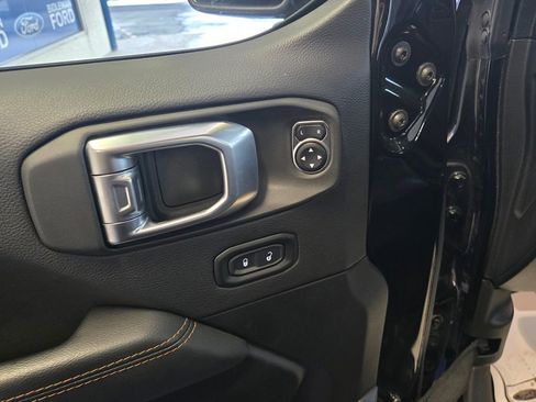 Used 2022 Jeep Wrangler Unlimited Sahara image 12