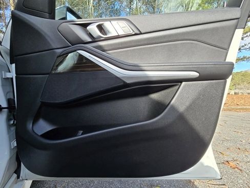 Used 2021 BMW X5 xDrive40i w/ M Sport Package image 21