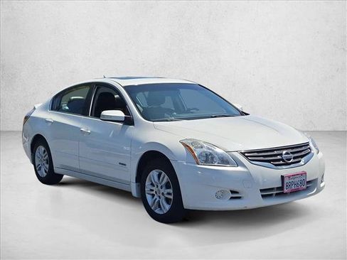 Used 2011 Nissan Altima Hybrid Sedan w/ Premium Pkg FWD image 3