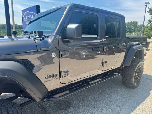 Used 2020 Jeep Gladiator Sport w/ Quick Order Package 24S AWD/4WD image 9