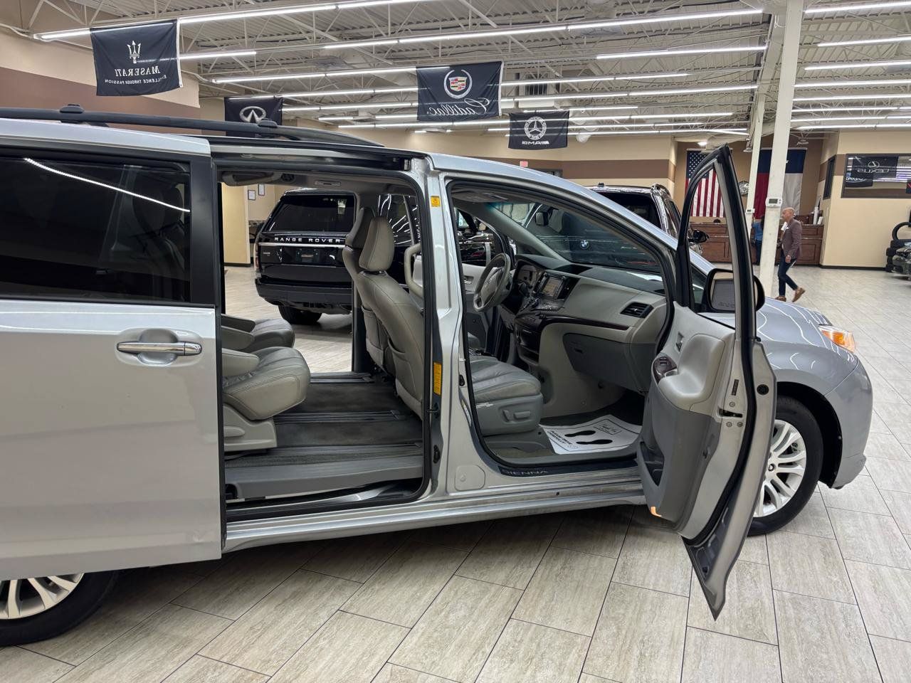 Used 2012 Toyota Sienna XLE w/ XLE Navigation Pkg FWD image 14