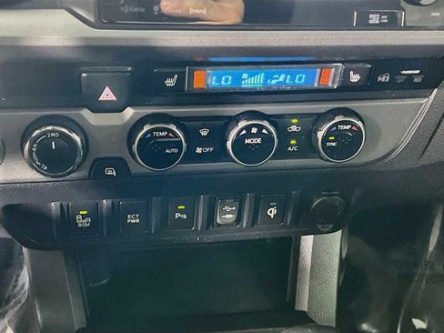 Used 2016 Toyota Tacoma TRD Sport w/ Premium & Technology Package AWD/4WD image 16