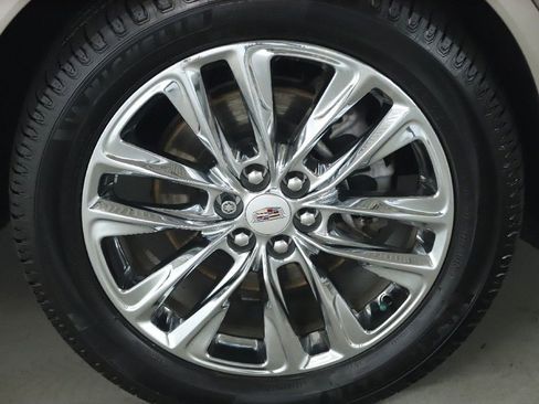 Used 2023 Cadillac XT6 Premium Luxury w/ Technology Package AWD/4WD image 10