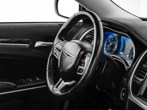 Used 2022 Chrysler 300 Touring w/ Sport Appearance Package image 11