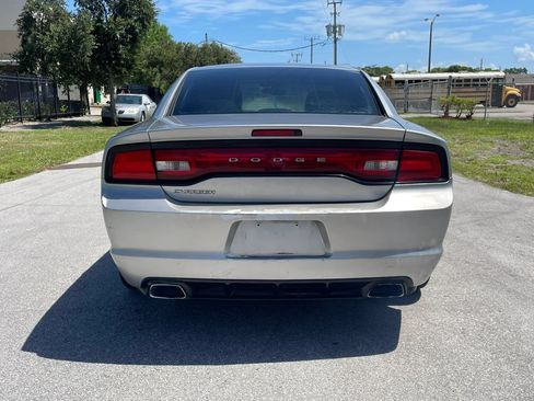 Used 2012 Dodge Charger SE RWD image 6