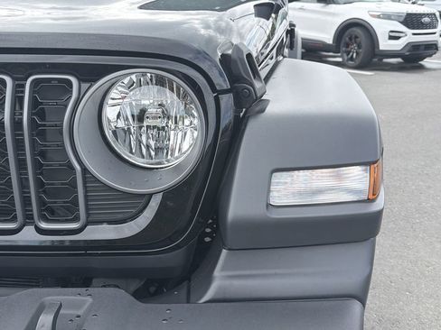 Used 2025 Jeep Wrangler Sport image 8