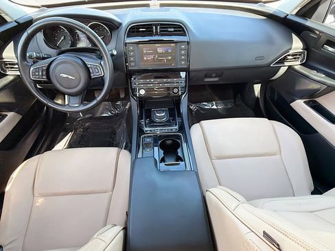 Used 2018 Jaguar XE Premium image 14