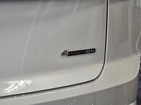 New 2024 Volkswagen Atlas Cross Sport SEL R-Line AWD/4WD image 15