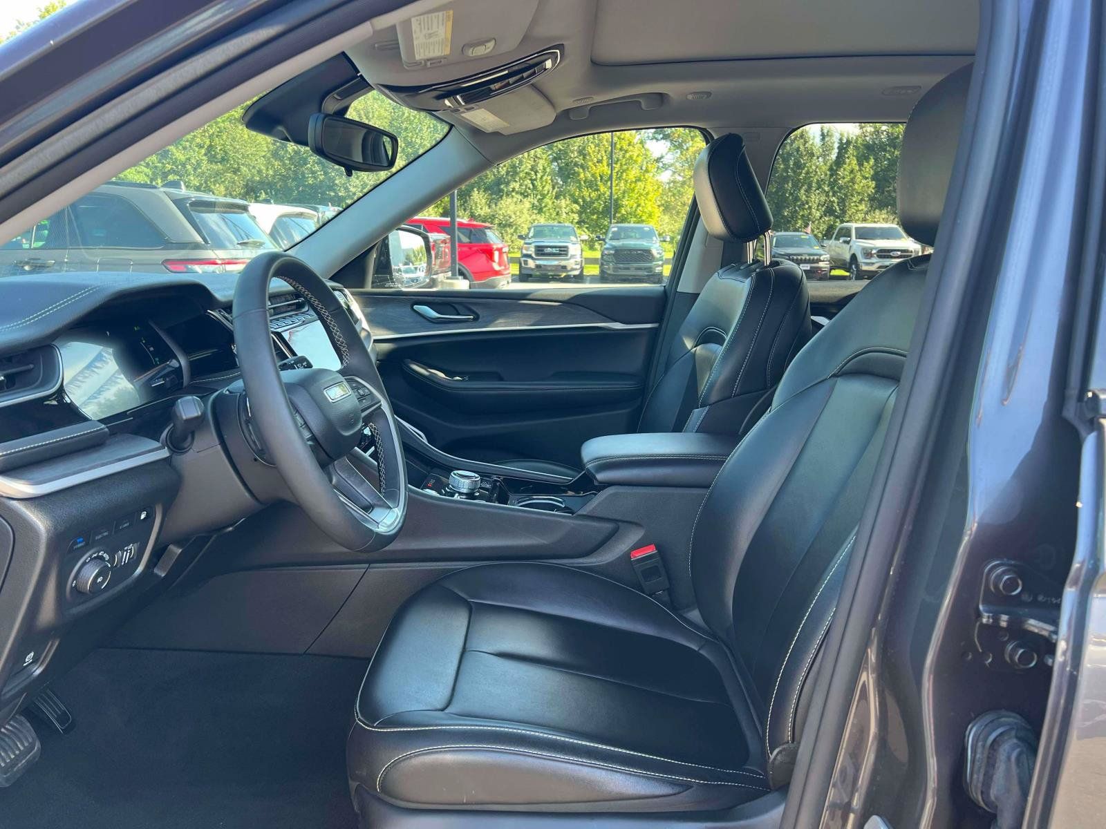 Used 2023 Jeep Grand Cherokee 4WD 4xe image 23