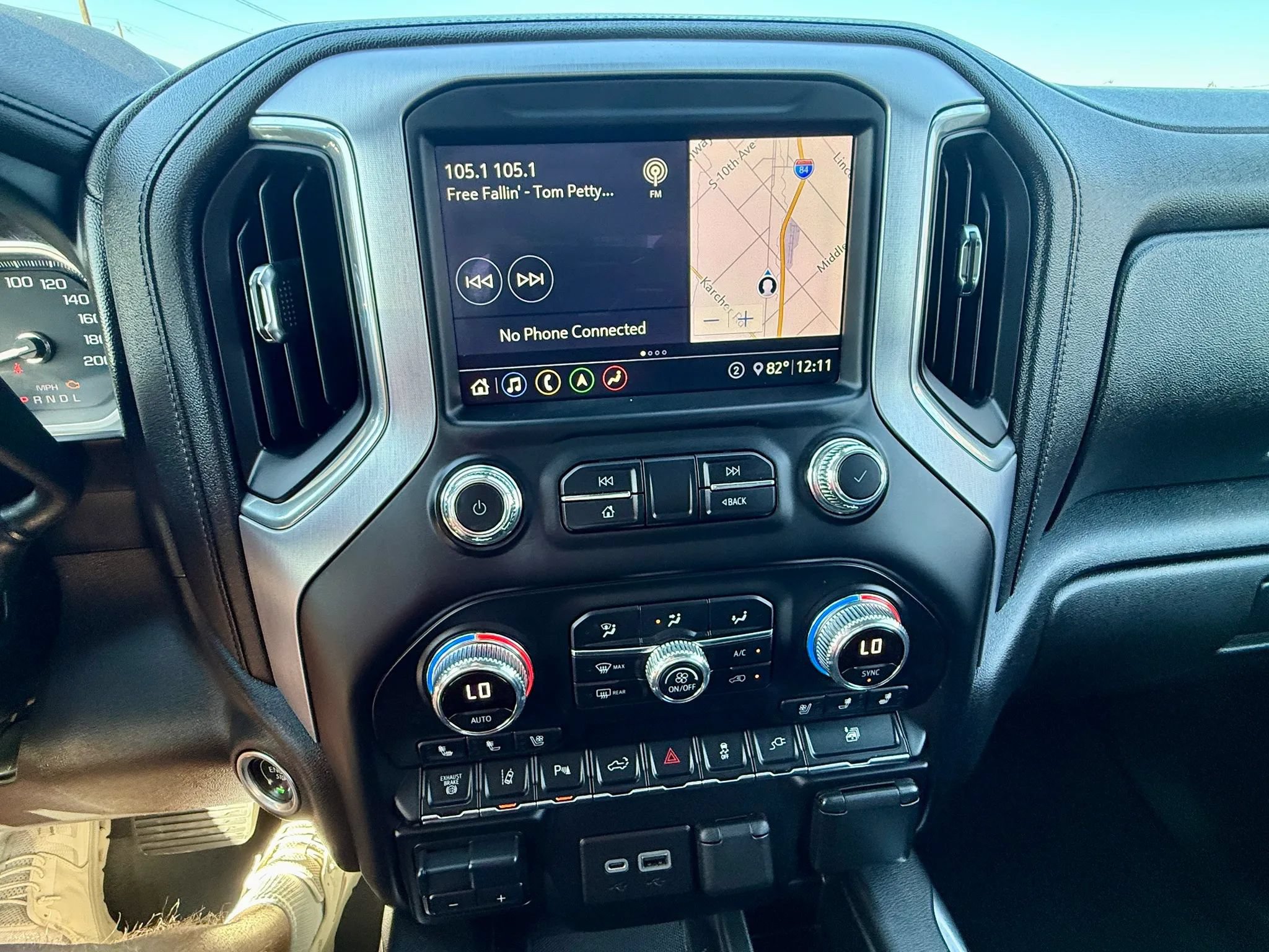 Used 2020 GMC Sierra 3500 SLT w/ Technology Package AWD/4WD image 12