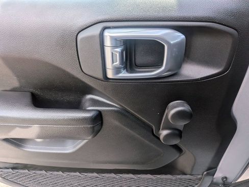 Used 2022 Jeep Wrangler Sport image 15