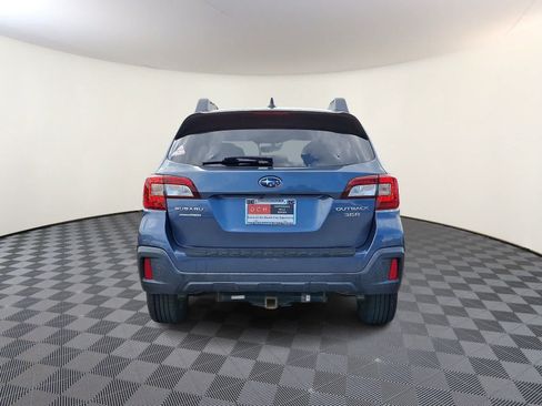 Used 2018 Subaru Outback 3.6R Limited AWD/4WD image 6
