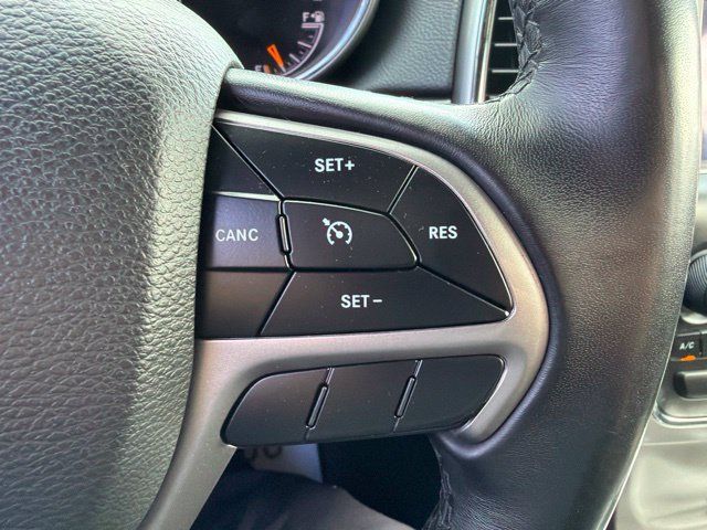 Used 2019 Jeep Grand Cherokee Laredo AWD/4WD image 20
