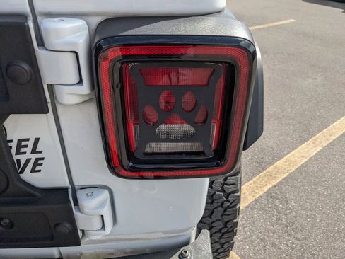 Used 2023 Jeep Wrangler Willys image 13