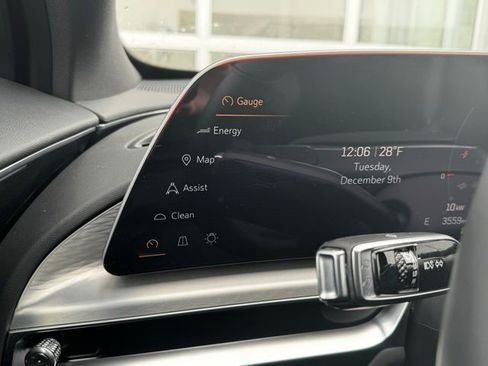 New 2025 Cadillac Lyriq Luxury AWD/4WD image 30