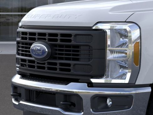 New 2025 Ford F250 XL w/ XL Chrome Package image 17