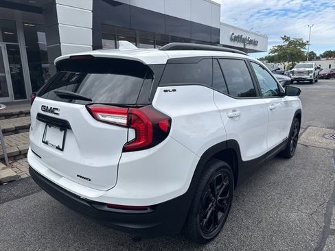 Used 2022 GMC Terrain SLE w/ Driver Convenience Package image 9