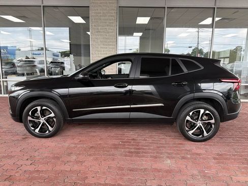 Used 2024 Chevrolet Trax RS w/ Sunroof Package FWD image 3