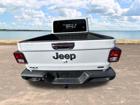 Used 2023 Jeep Gladiator Overland AWD/4WD image 5