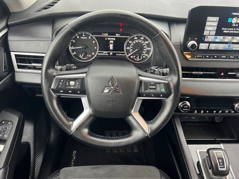 Used 2024 Mitsubishi Outlander SE image 14