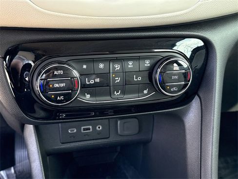 Used 2020 Buick Encore GX Select image 19