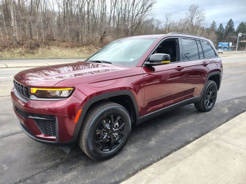 New 2026 Jeep Grand Cherokee Altitude image 4