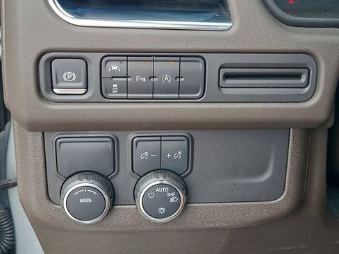Used 2024 Chevrolet Suburban LT RWD image 27