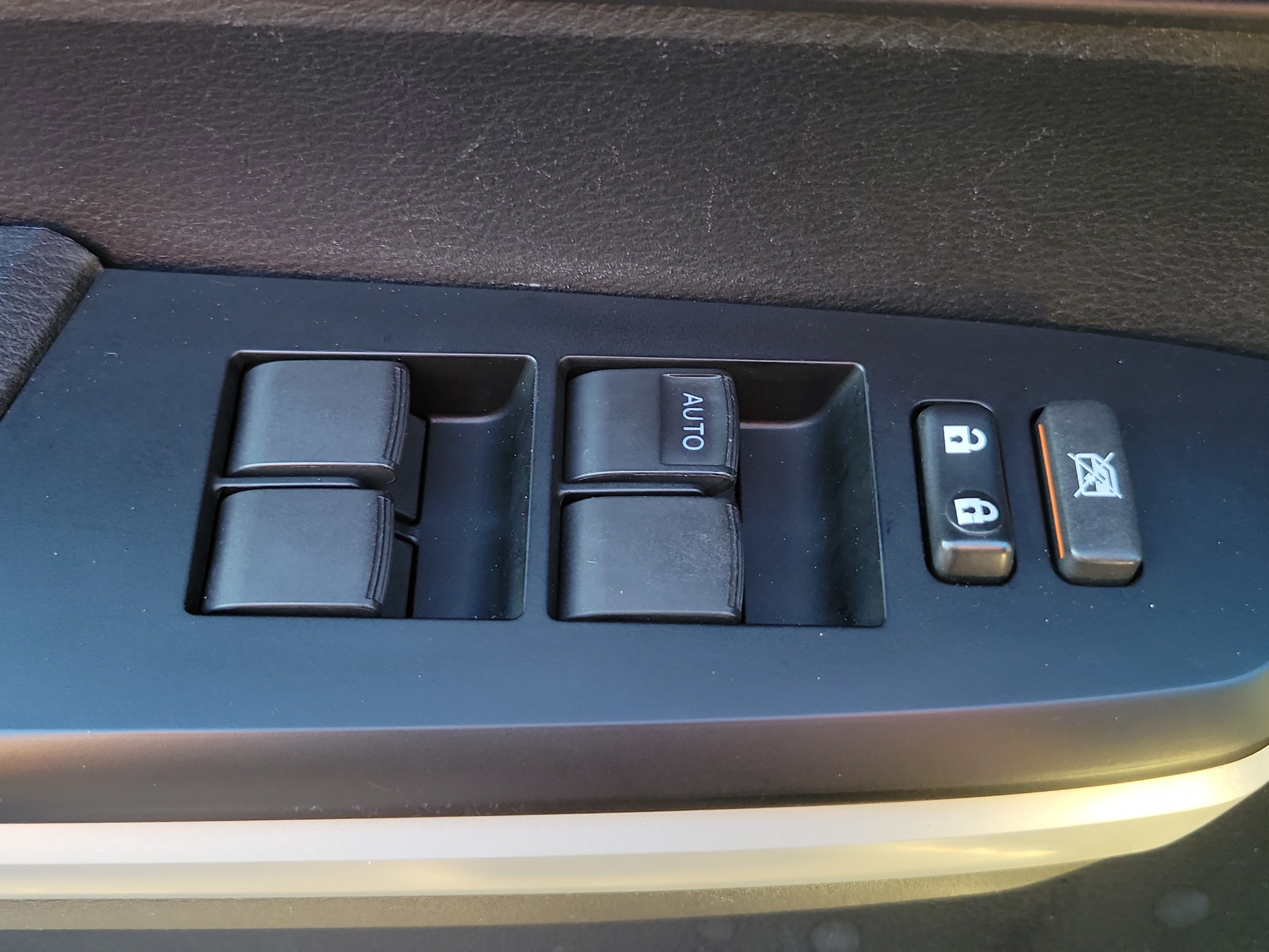 Used 2018 Toyota Tundra SR5 w/ SR5 Upgrade Package AWD/4WD image 26