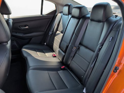 Used 2022 Nissan Sentra SR w/ SR Premium Package FWD image 15