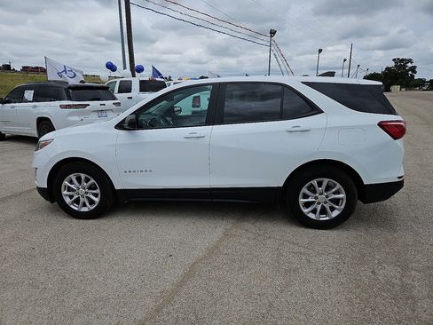 Used 2021 Chevrolet Equinox LS w/ LS Convenience Package FWD image 3