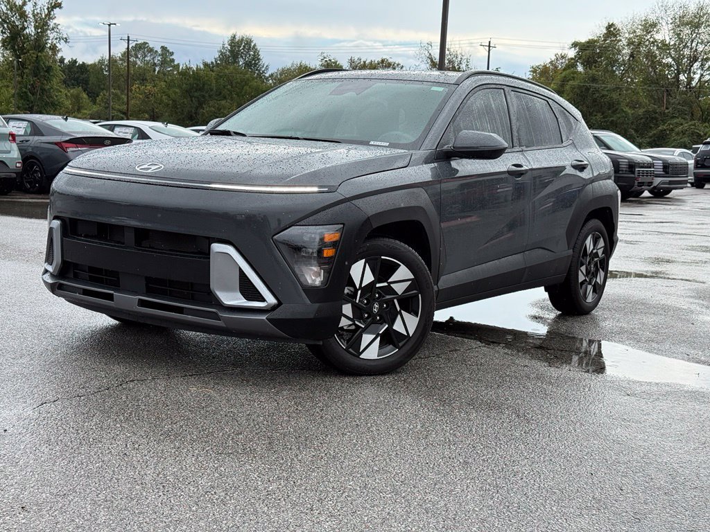 Used 2025 Hyundai Kona SEL FWD image 3