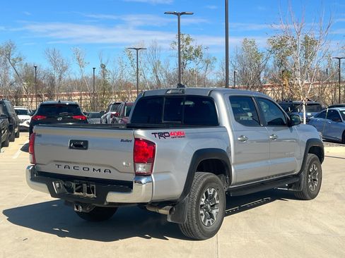 Used 2016 Toyota Tacoma TRD Off-Road image 12