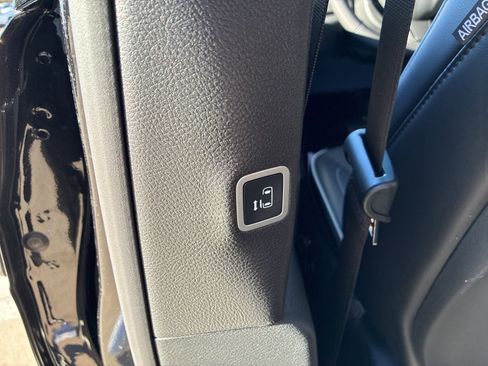 New 2026 Chrysler Pacifica Limited w/ Uconnect Theater Family Group image 23