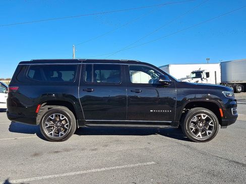 Used 2024 Jeep Wagoneer L Series III w/ Flexible Seating Group image 9