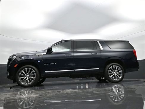 Used 2023 GMC Yukon XL Denali image 21