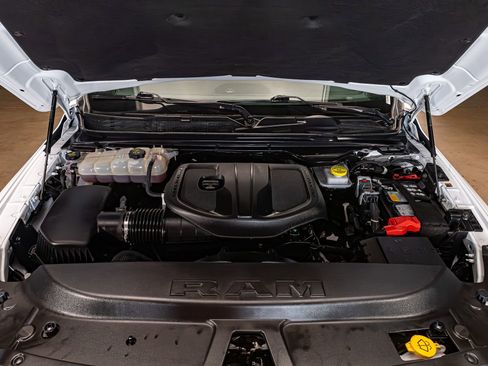 Used 2025 RAM 1500 Big Horn AWD/4WD image 34