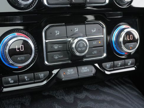 Used 2021 GMC Yukon Denali w/ LPO, Illumination Package AWD/4WD image 27