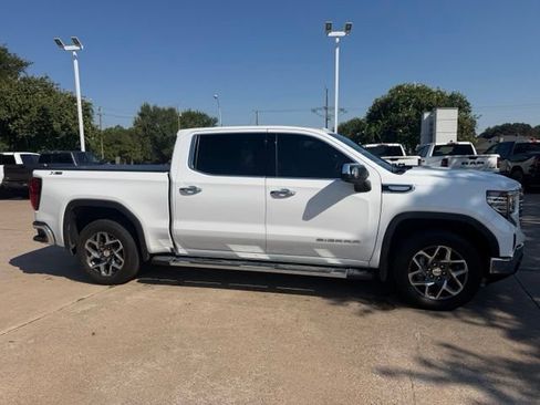 Used 2025 GMC Sierra 1500 SLT AWD/4WD image 3