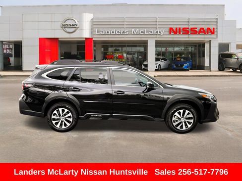 Used 2025 Subaru Outback Premium AWD/4WD image 2