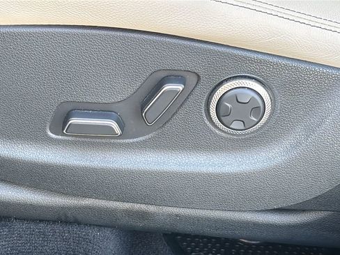 Used 2025 Genesis GV70 2.5T AWD/4WD image 15